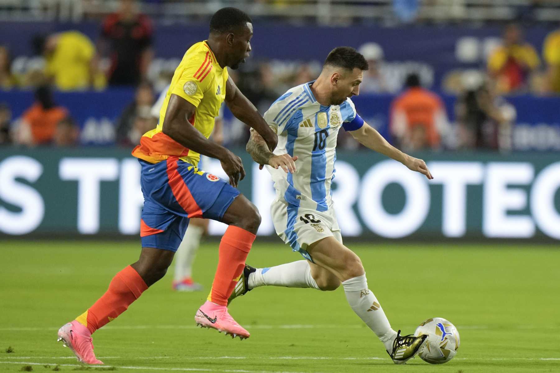 Messi buscará sumar un nuevo récord con la camiseta de la Selección Argentina. (AP Photo/Wilfredo Lee).