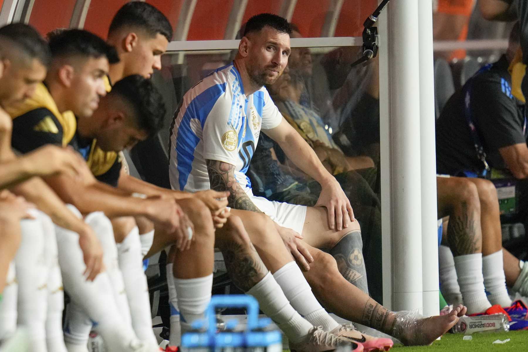 Así reaccionaron las redes a la lesión de Messi.  (AP Photo/Julio Cortez)