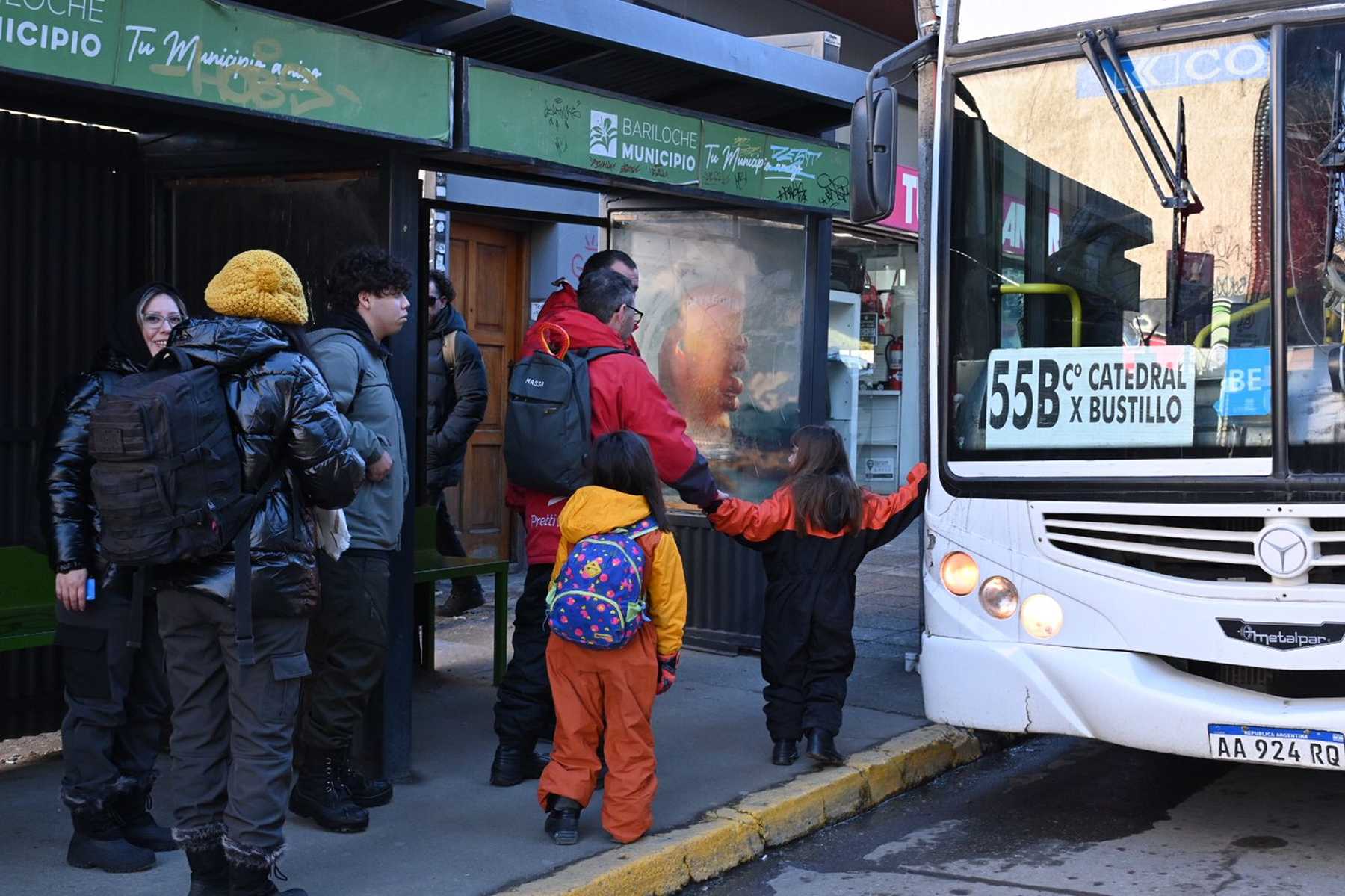 Tras el último aumento, la tarifa del colectivo del centro al Cerro Catedral cuesta $3380
Foto: Alfredo Leiva