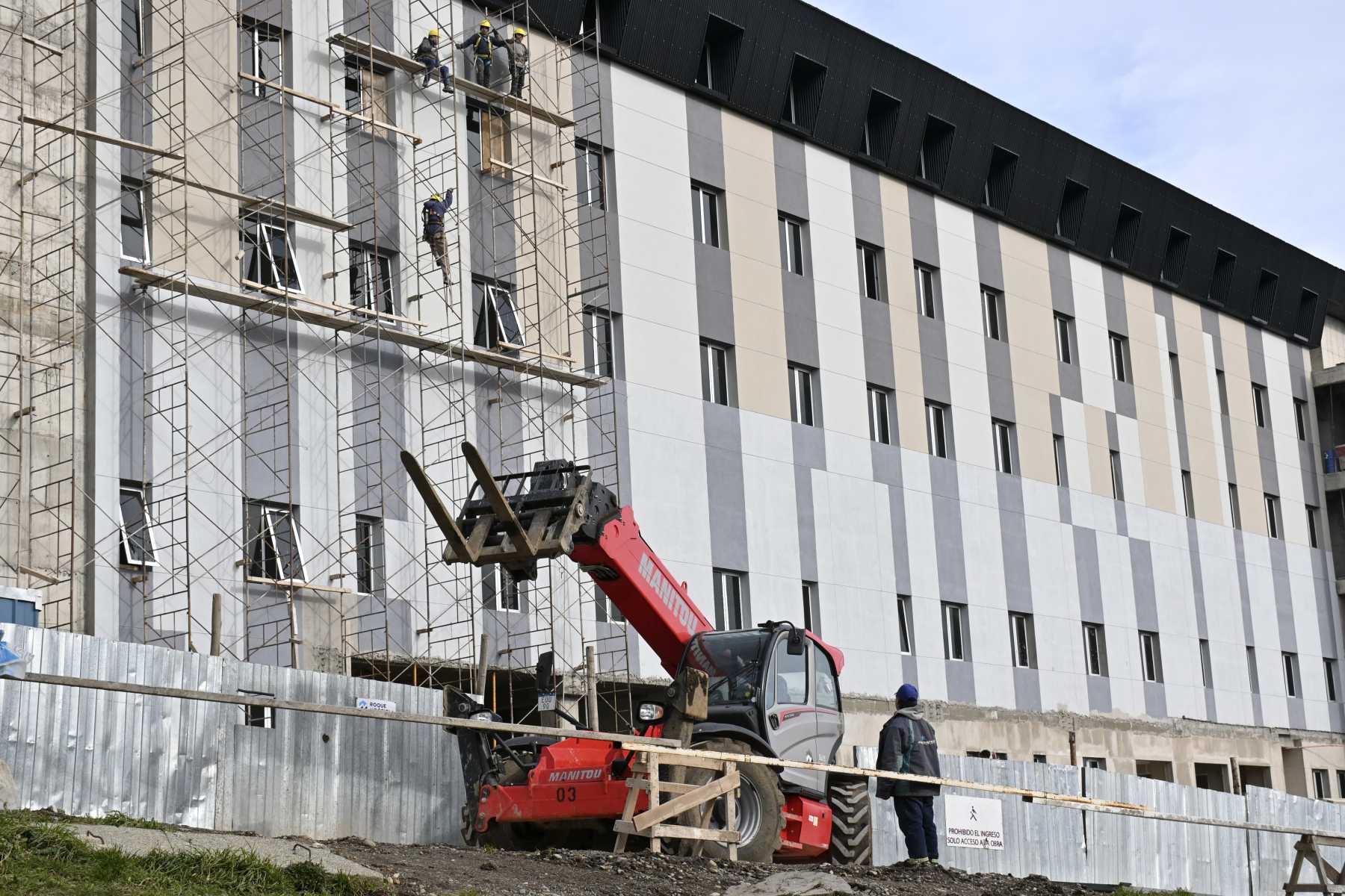 Hospital de Bariloche. La Provincia concluirá esa obra, que tenía financiamiento compartido. Foto: Alfredo Leiva.