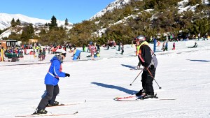 Vacaciones en la nieve: hábitos saludables para disfrutar de la montaña y no temerle al frío
