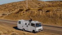 Imagen de Dejó su trabajo en un banco y recorre la Patagonia en motorhome: las aventuras de Blas, el viajero enamorado de Caviahue y el norte neuquino