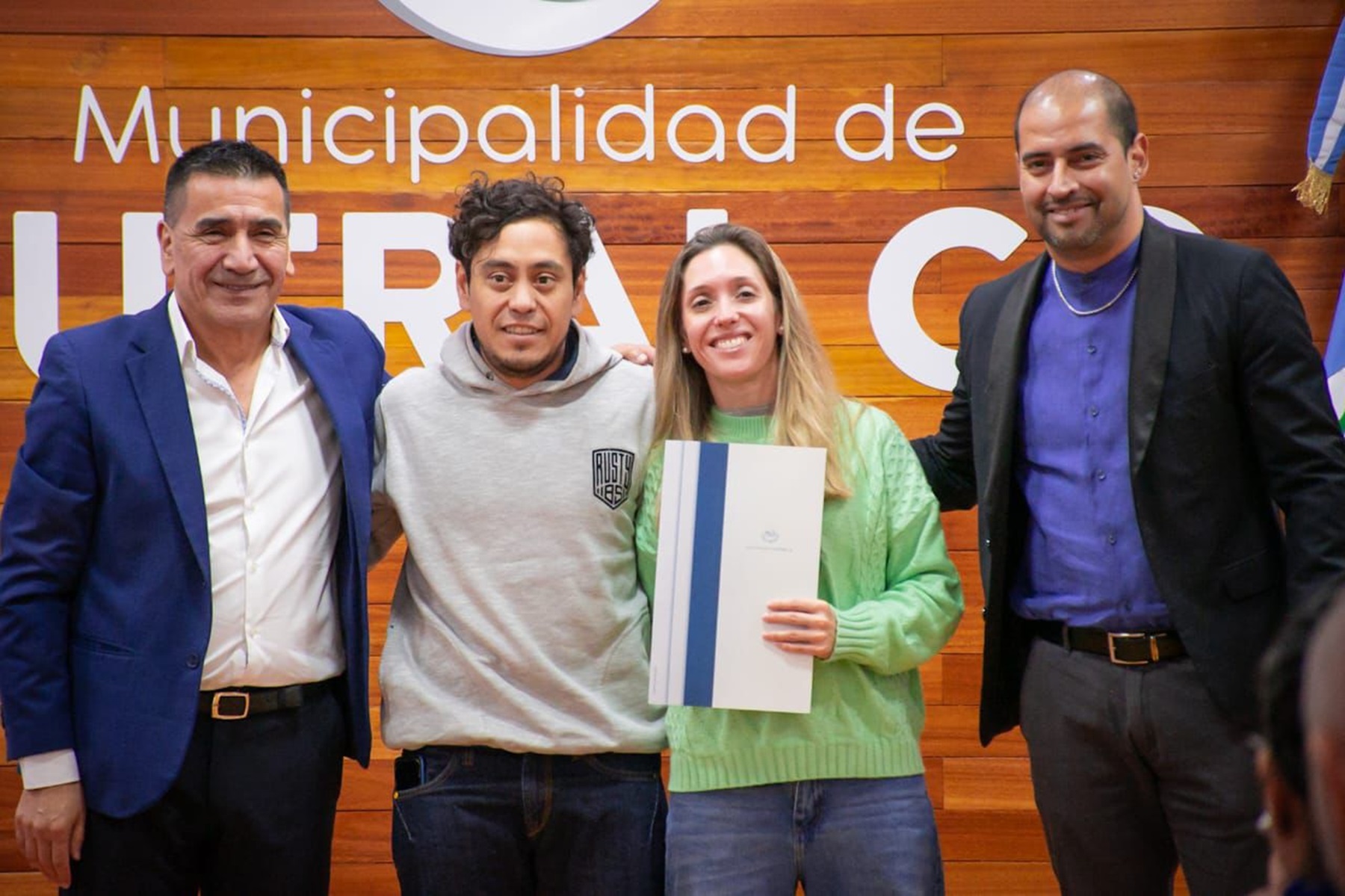 Vecinos recibieron los decretos de adjudicación de sus lotes (Foto: gentileza)