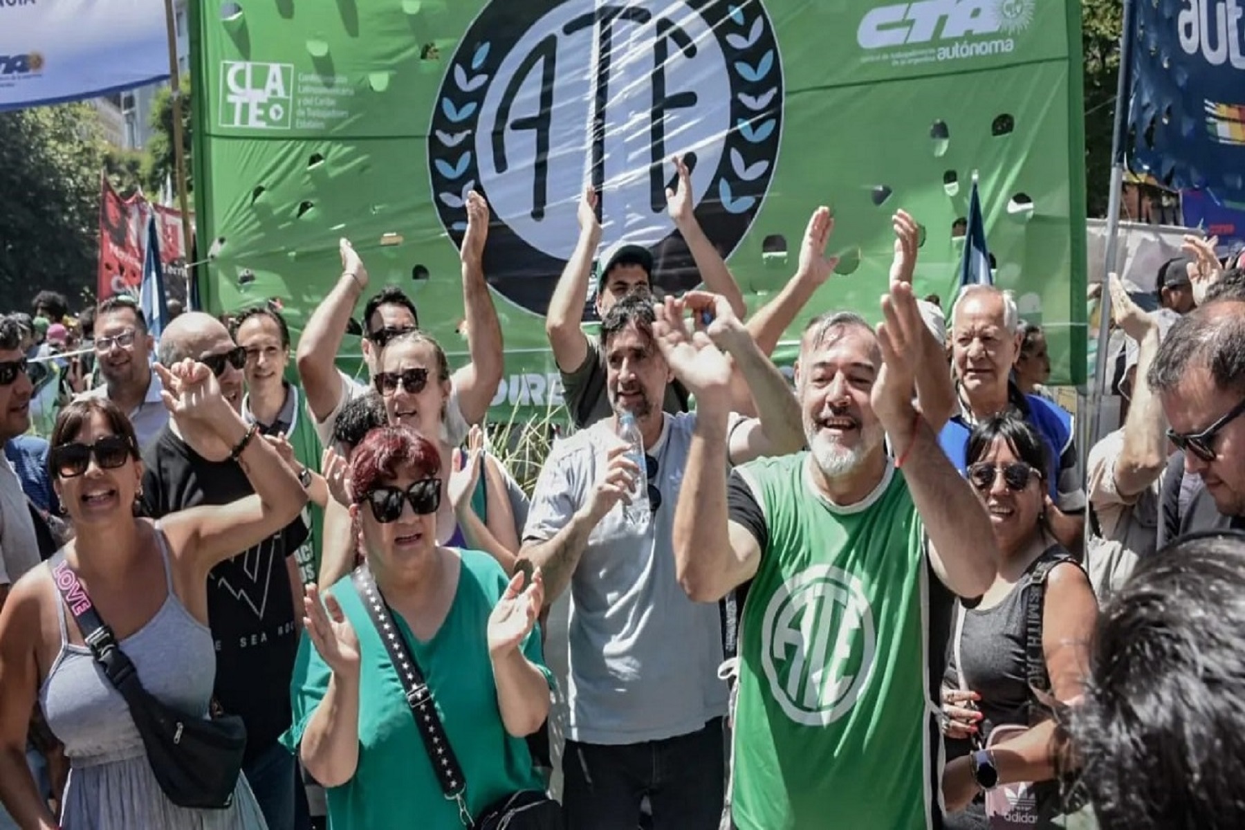 La Justicia ordena la reincorporación de trabajadores trans despedidos por el gobierno de Javier Milei. Foto: archivo.