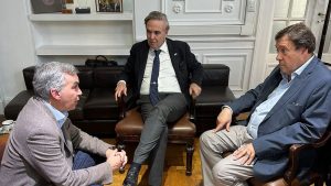 Weretilneck se reunió con Pichetto por la planta de GNL y el oleoducto de YPF: «Gracias Miguel»