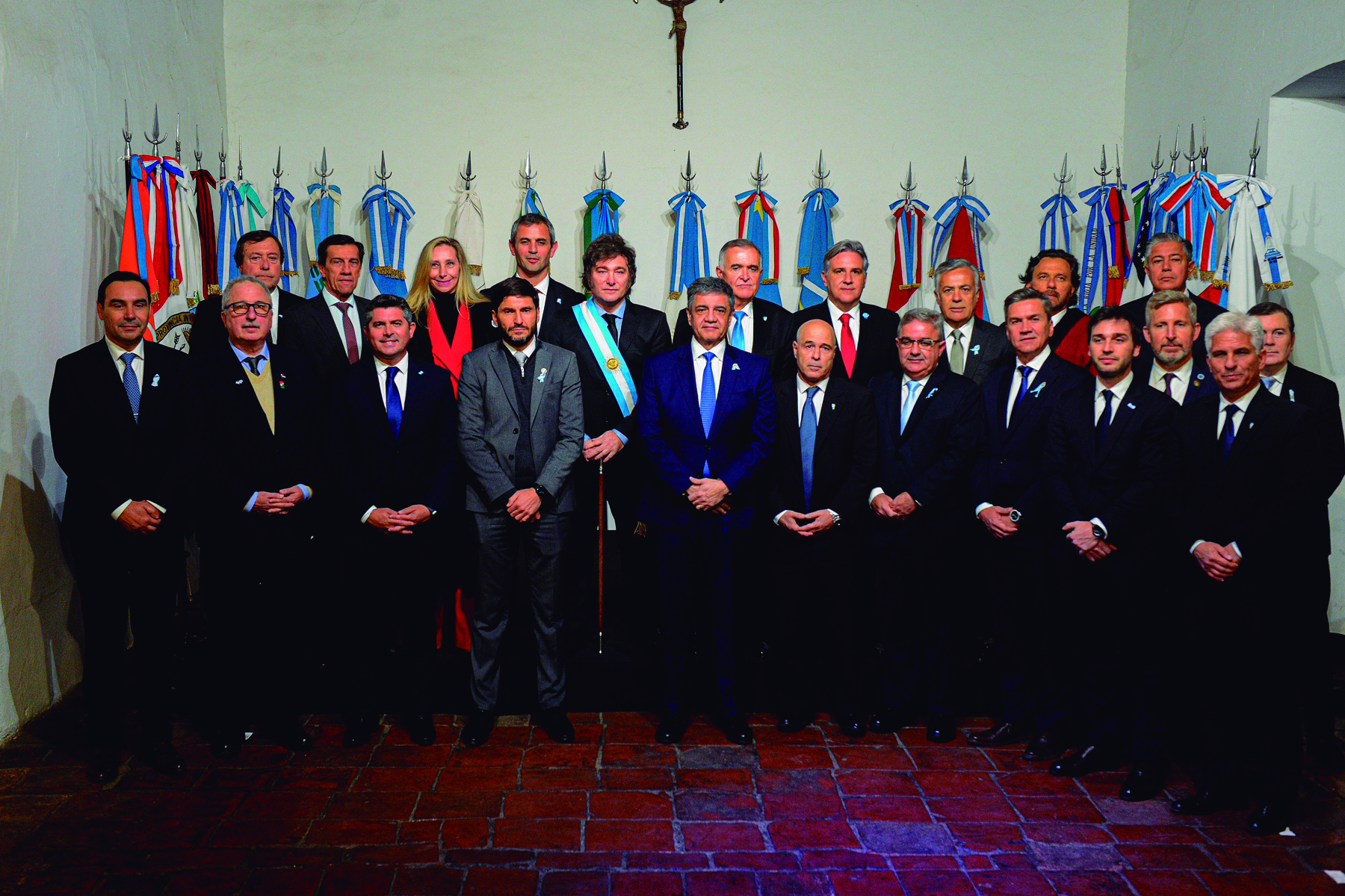 Milei junto a los gobernadores firmantes del Pacto de Mayo