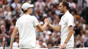 Medvedev dio el golpe ante Sinner y va contra Alcaraz en las semifinales de Wimbledon