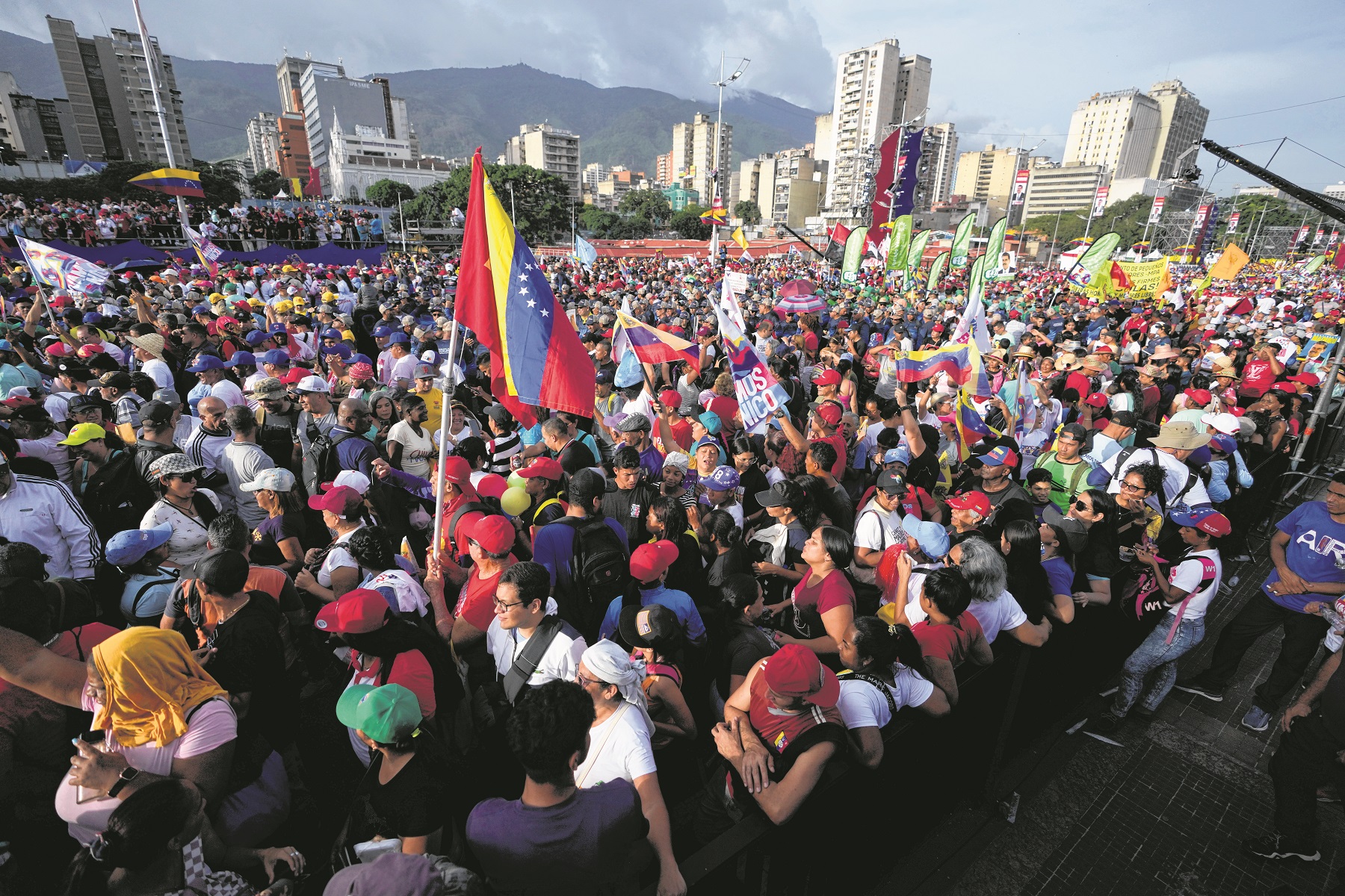  El cierre de campaña del oficialismo  (AP Photo/Fernando Vergara)