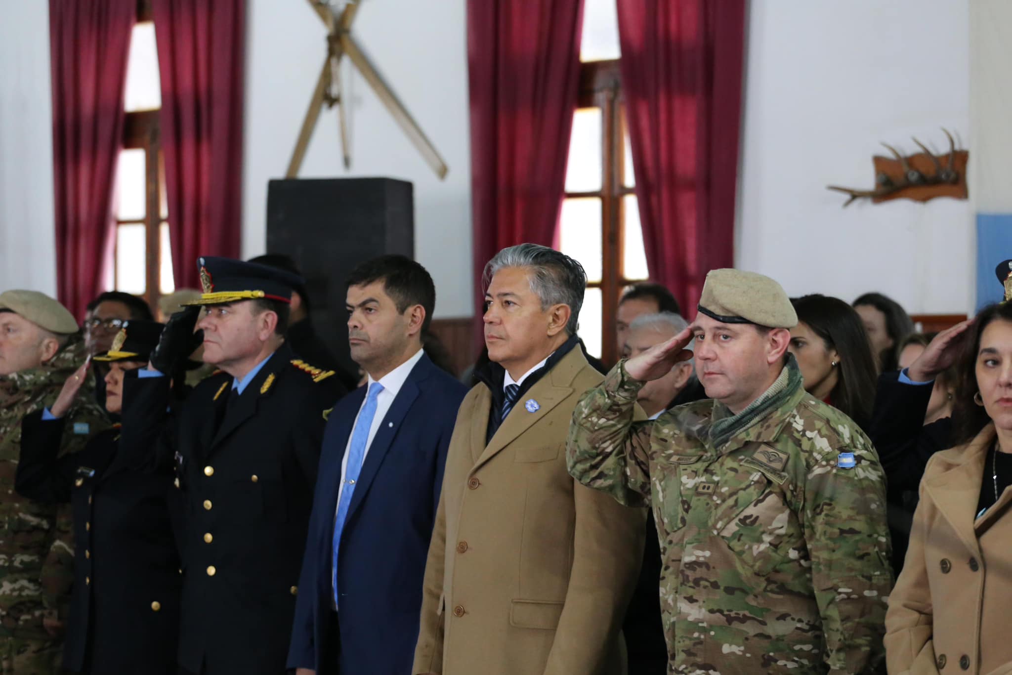 El gobernador Rolando Figueroa ni movió los labios.