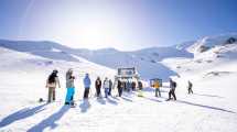 Imagen de Vacaciones de invierno en Esquel: cuánto cuesta  esquiar en La Hoya y pasear en La Trochita entre la nieve