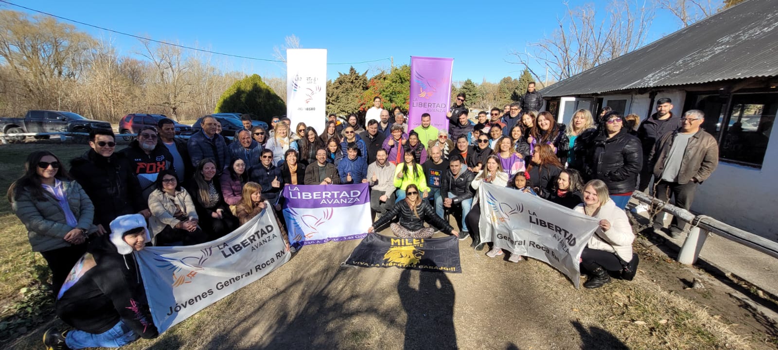 La foto final de la reunión libertaria en Allen. Hablaron de un proyecto político "lleno de ideas, iniciativas y coraje".