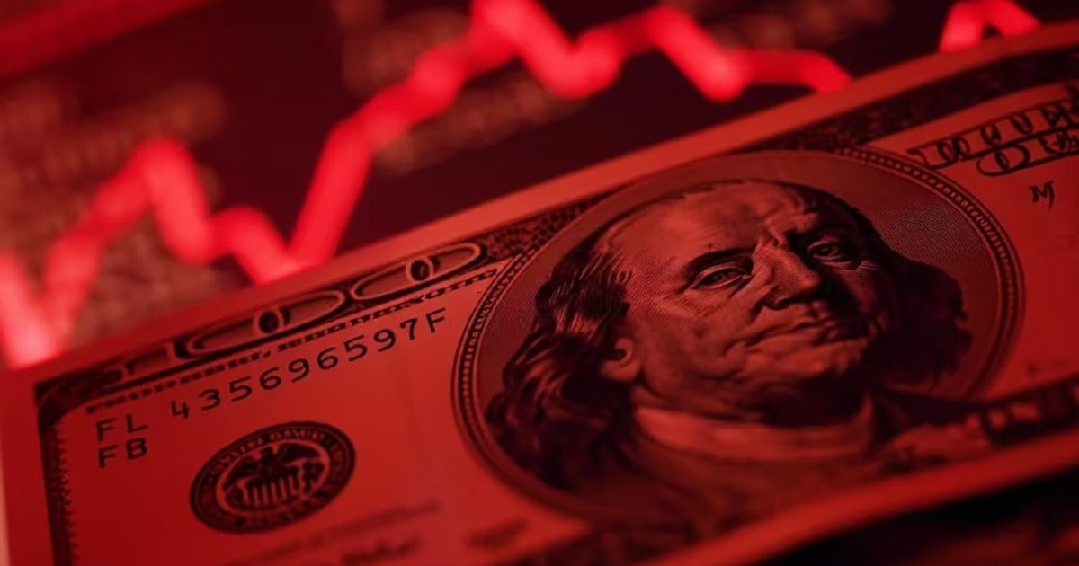 Dólar ¿Sube la tasa de los plazos fijos?: qué debe hacer Luis Caputo para evitar una devaluación thumbnail