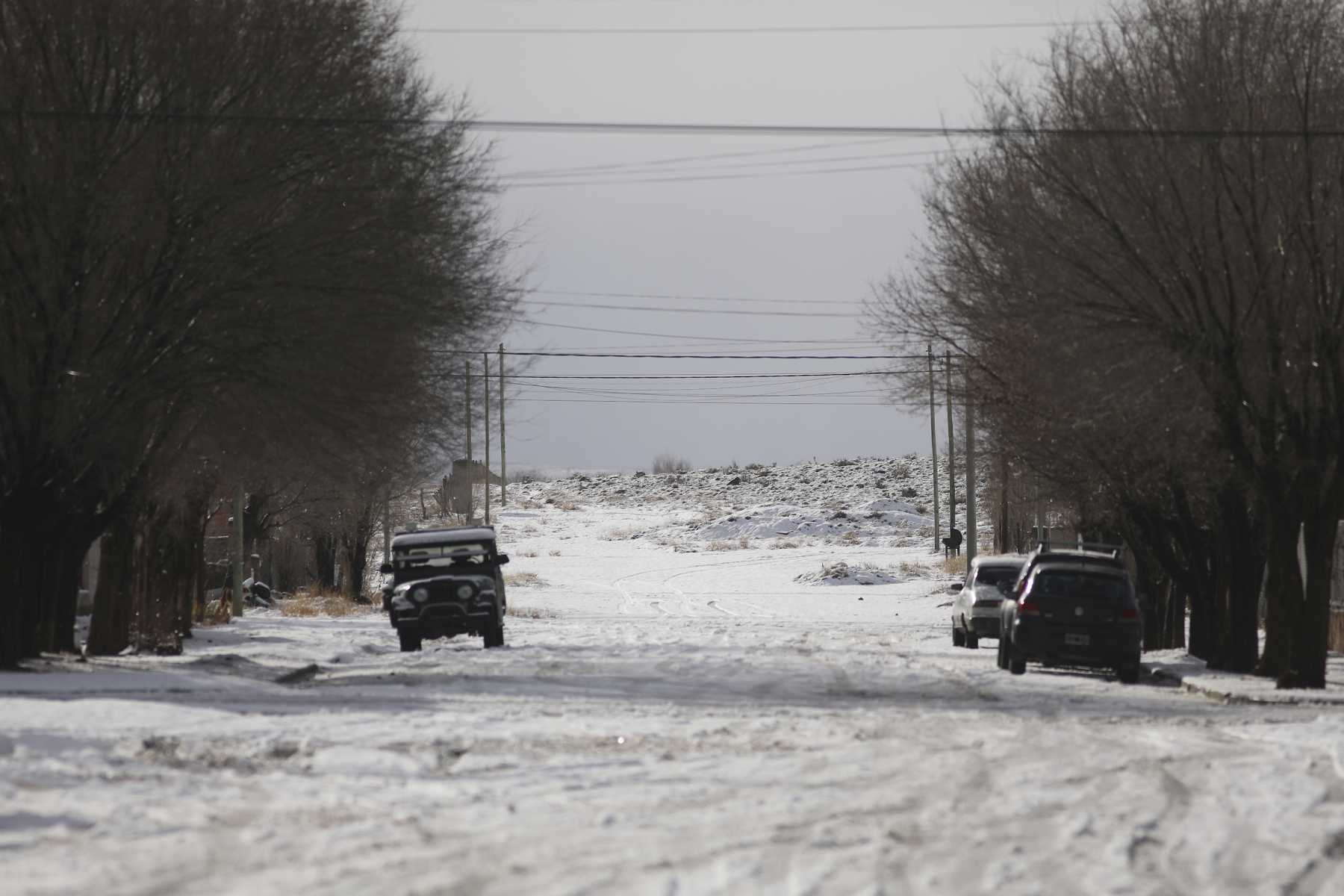 La semana comenzó con lluvias y nieves en Neuquén y Río Negro. Foto: Juan Thomes.