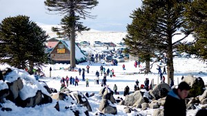 ¡Arrancan las vacaciones de invierno en Primeros Pinos! Cuánto cuesta entrar y alquilar esquíes y ropa de nieve: todo lo que hay que saber