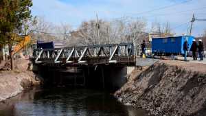 Un puente lleva un año sin uso por una obra en Neuquén capital: «Nos desorganizó la vida», reclaman vecinos