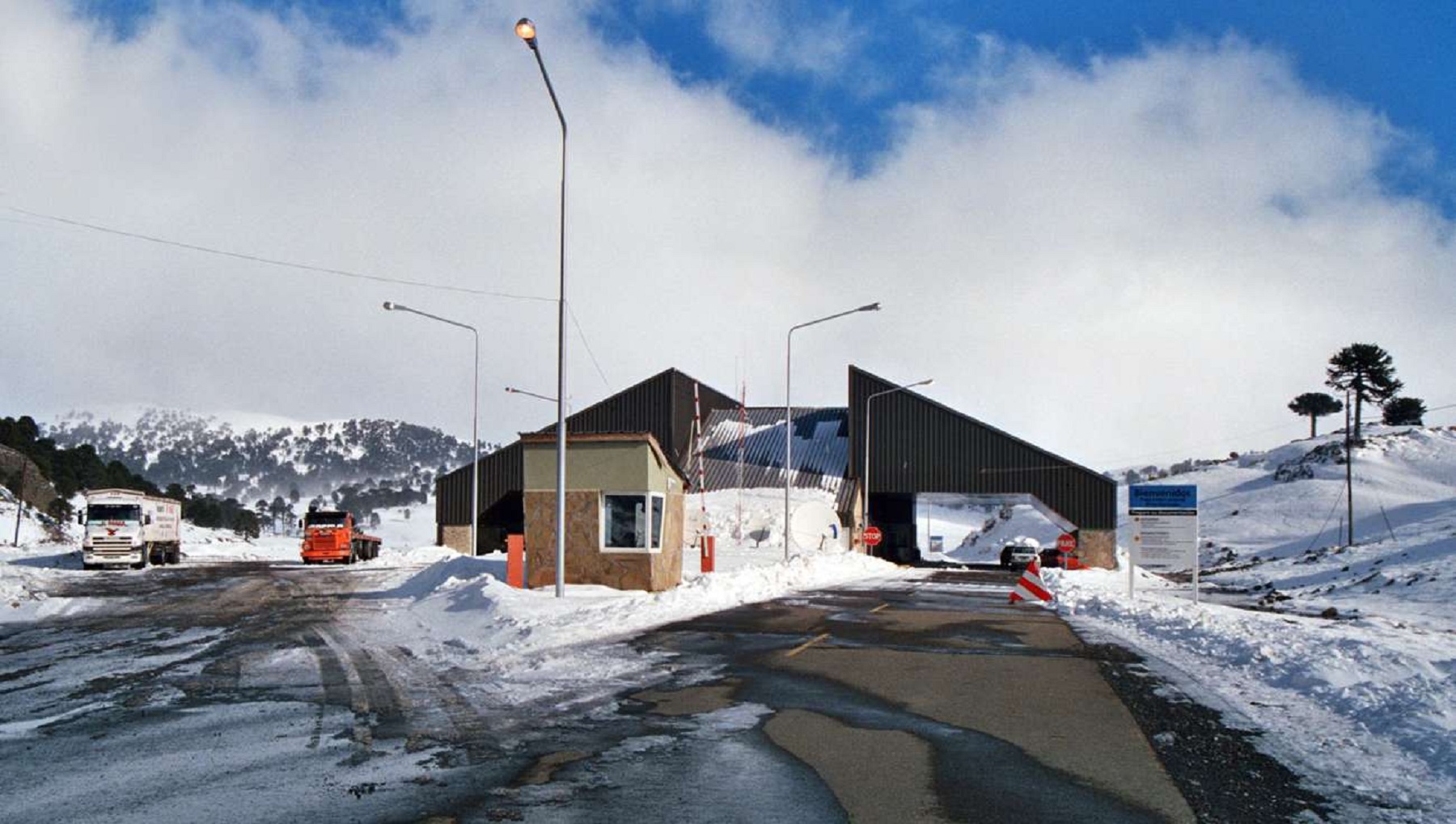 El paso Pino Hachado estuvo días cerrado por la nieve y hielo. Foto: Archivo. 