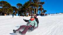 Imagen de Video | Primeros Pinos abrió este sábado: precios, horarios y cómo llegar al parque de nieve