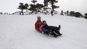 Primeros Pinos en vacaciones de invierno: cuánto cuesta alquilar esquíes, trineos y ropa para la nieve en Zapala