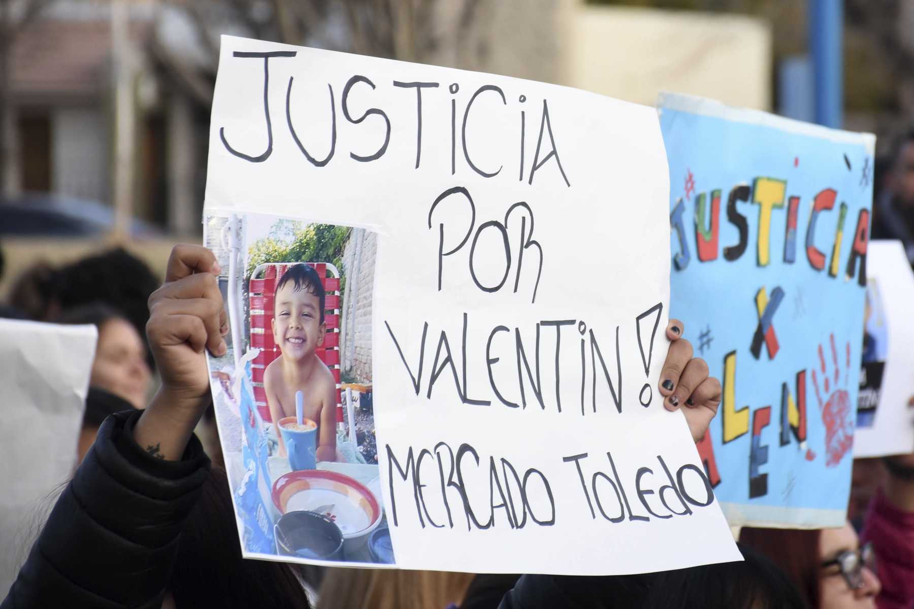 Nueva marcha por la muerte del niño en Roca. Foto: Andrés Maripe