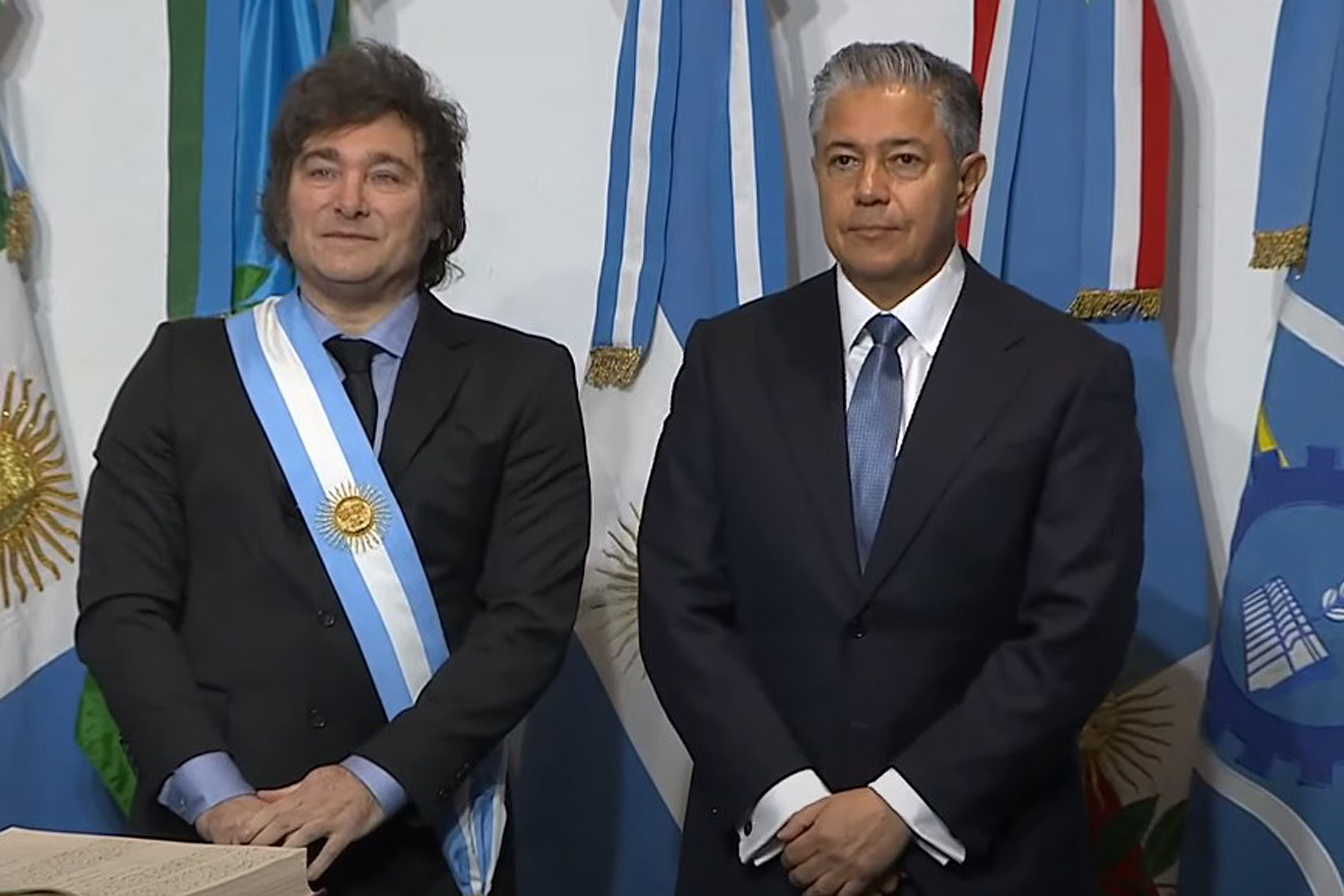 Javier Milei y Rolando Figueroa en la firma del Pacto de Mayo. 