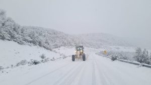 Video | Se complica el tránsito por la nieve en la Ruta 23 y 40, entre Bariloche y El Bolsón