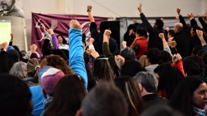 Presentismo docente en Neuquén: en asambleas, ATEN vota por paro y la renuncia de la ministra Soledad Martínez