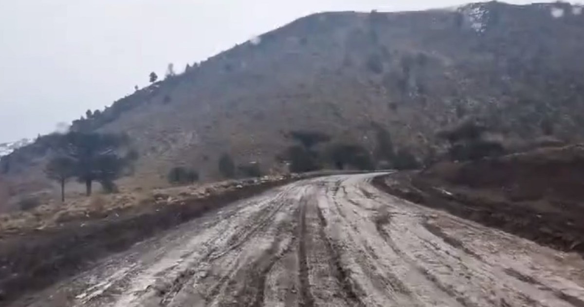 Video La Ruta 23 de Neuquén, entre pozos y barro por la nieve: así quedó tras el temporal thumbnail