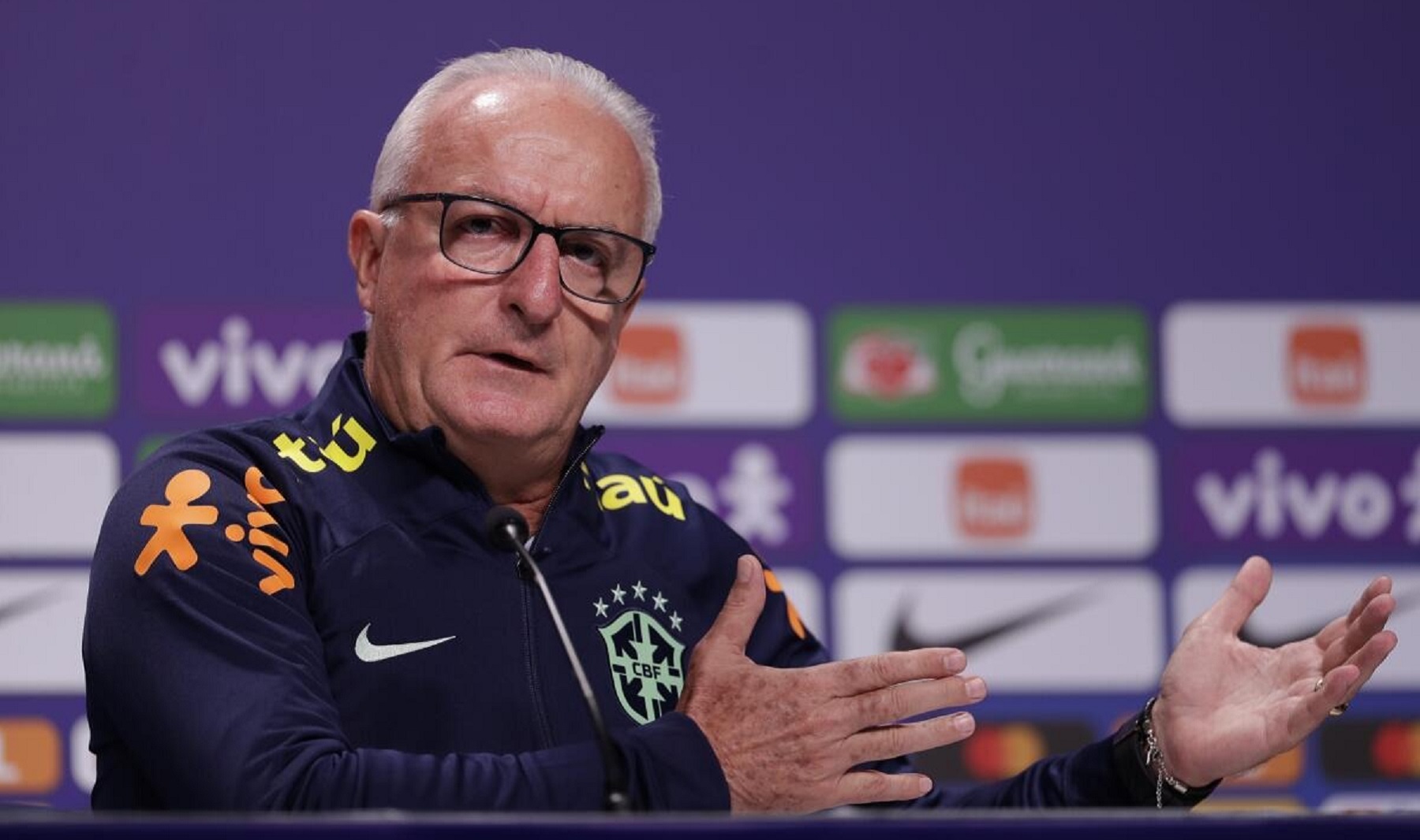 Dorival Junior, entrenador de Brasil apuntó contra el arbitraje en la Copa América.