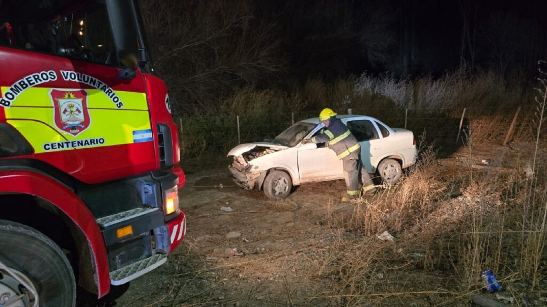 Despiste y choque sobre en una transitada rotonda de Neuquén. Foto: gentileza Centenario Digital. 