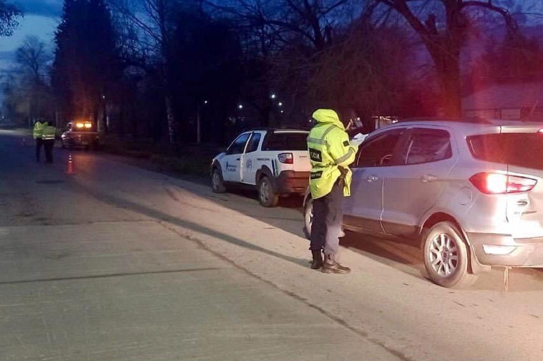 Dio positivo de alcoholemia, huyó y atropelló a una inspectora de tránsito en El Bolsón. Crédito Noticias del Bolsón.