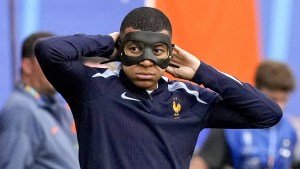 La innovadora máscara que utilizará Mbappé en la Eurocopa: escanearon su rostro para fabricarla