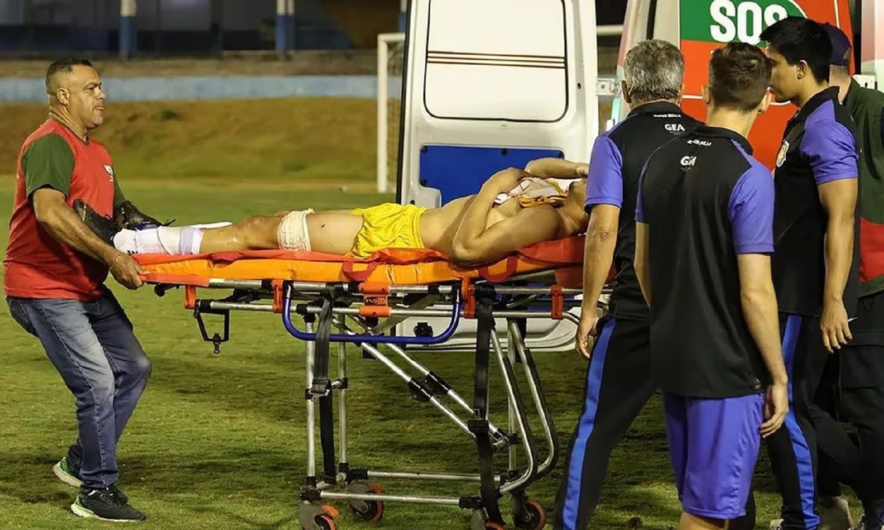 Un jugador fue herido por una bala de goma durante un partido en Brasil.