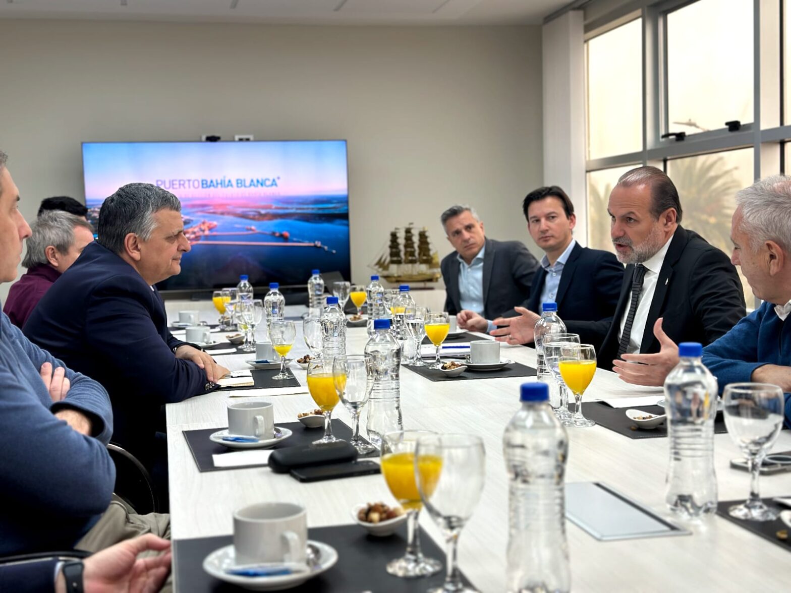 El presidente de YPF se reunió ayer con el intendente de Bahía Blanca. Foto: gentileza. 