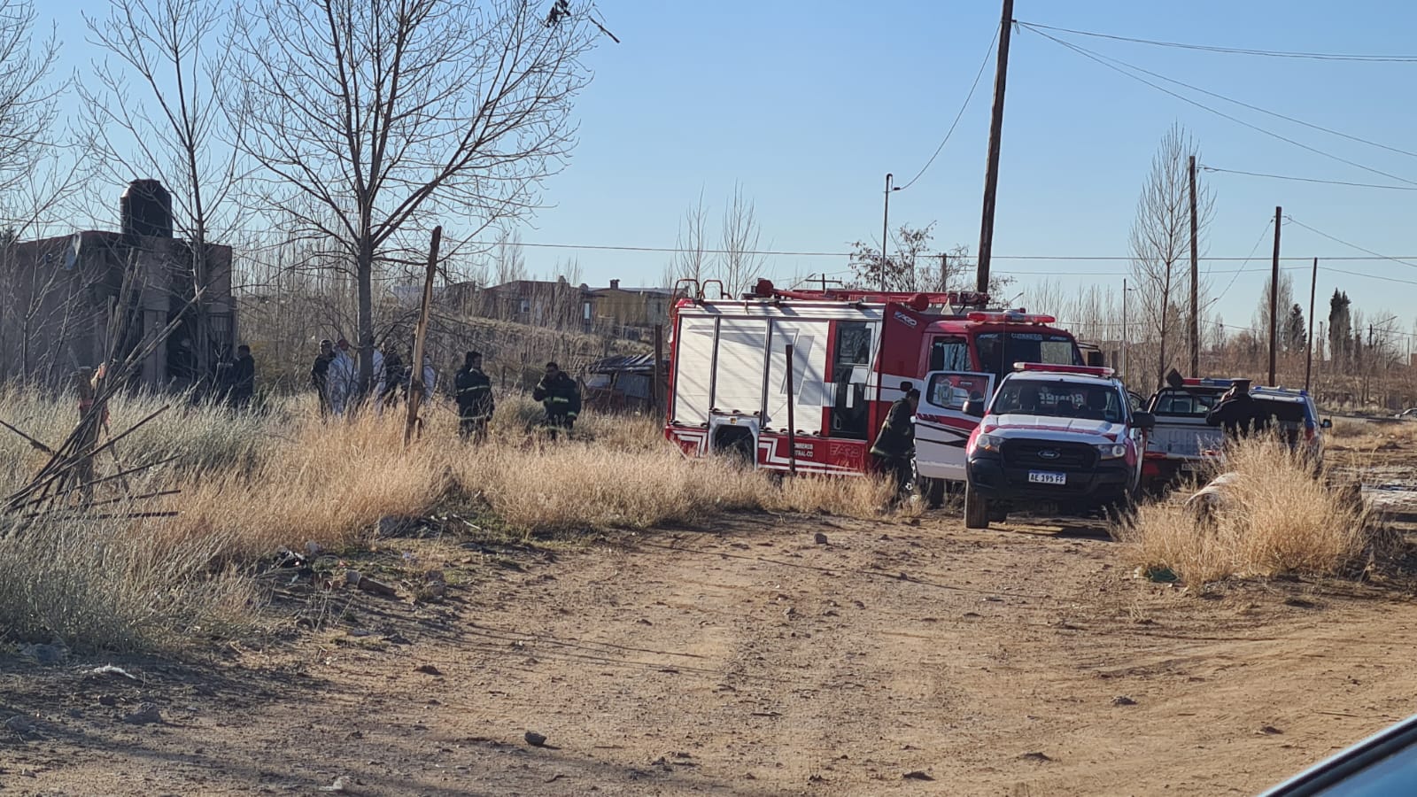 El incendio ocurrió en la calle Edison del barrio Parque Industrial de Cutral Co. 