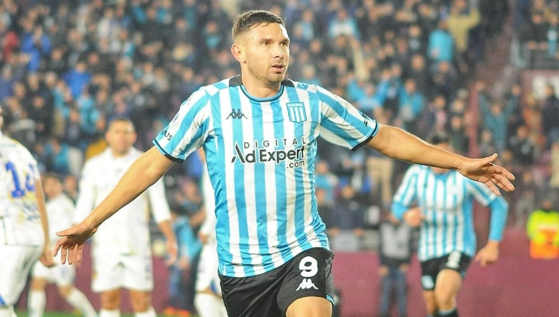 Racing espera una oferta por Maravilla Martínez.