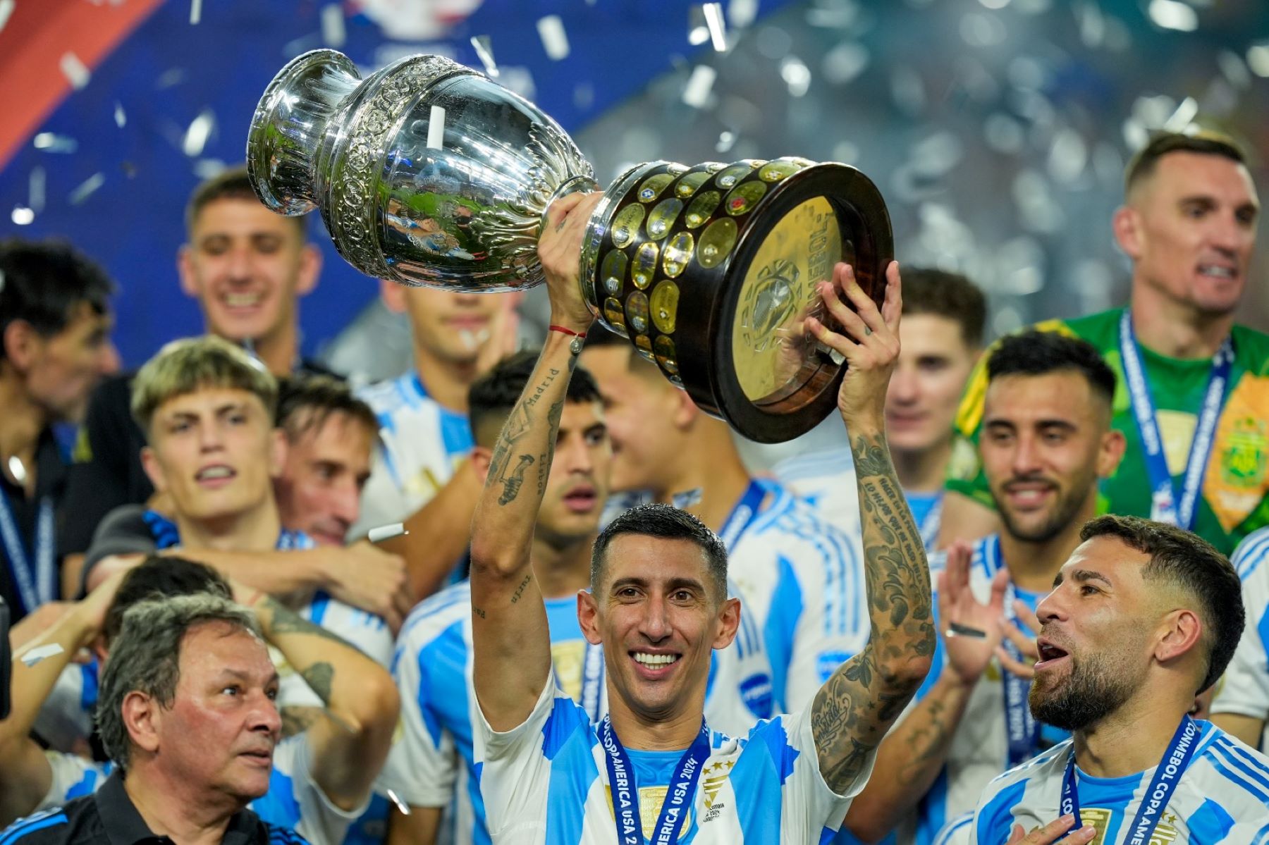 La última copa. Fideo Di María cerró un ciclo brillante en la Selección Argentina. Y será póster. (Archivo AFP)