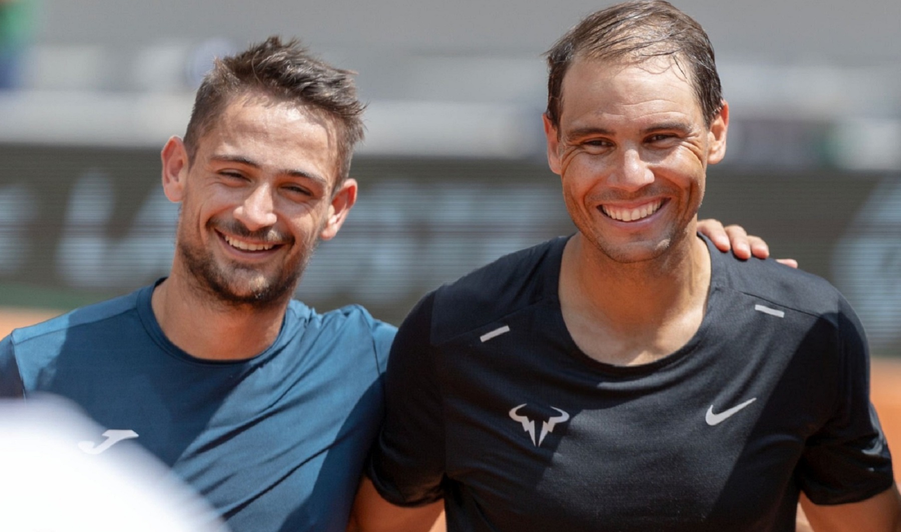 Mariano Navone junto a Rafael Nadal en la previa de las semis de Bastad.