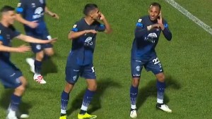 Sebastián Villa, determinante en su regreso a la Liga Profesional: dio una asistencia y bailó en el gol