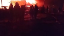 Imagen de Incendio en Viedma: el fuego consumió casas precarias y denunciaron que bomberos asistieron «sin agua»