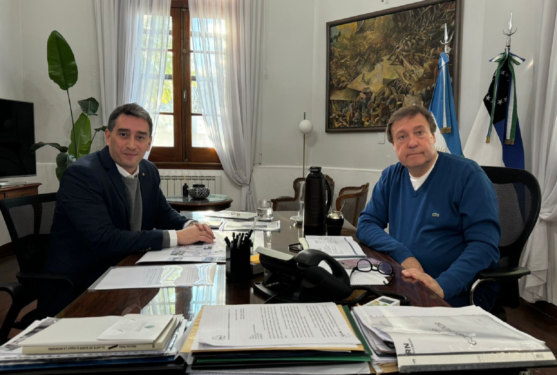 El intendente Marcos Castro y el  gobernador Weretilneck se reunieron este lunes en la Casa de Gobierno de Río Negro por la adhesión del RIGI. Foto Gentileza Municipio de Viedma