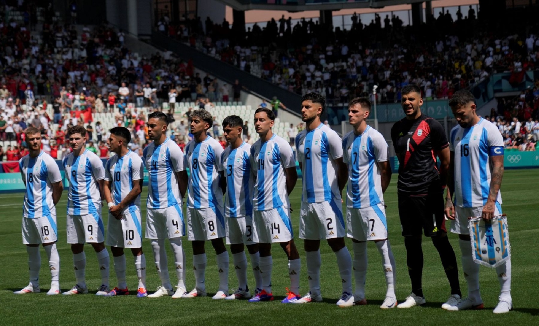 La Selección Argentina padeció un clima hostil durante el himno nacional.