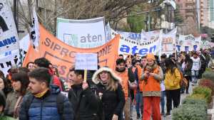 Video | Multitudinaria marcha de ATEN en el centro de Neuquén: 48 horas de paro y movilización docente