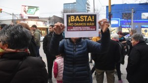 Protesta por la suba de la luz en Río Negro: «Tenemos la tarifa más cara del país», denunciaron en Bariloche y Roca