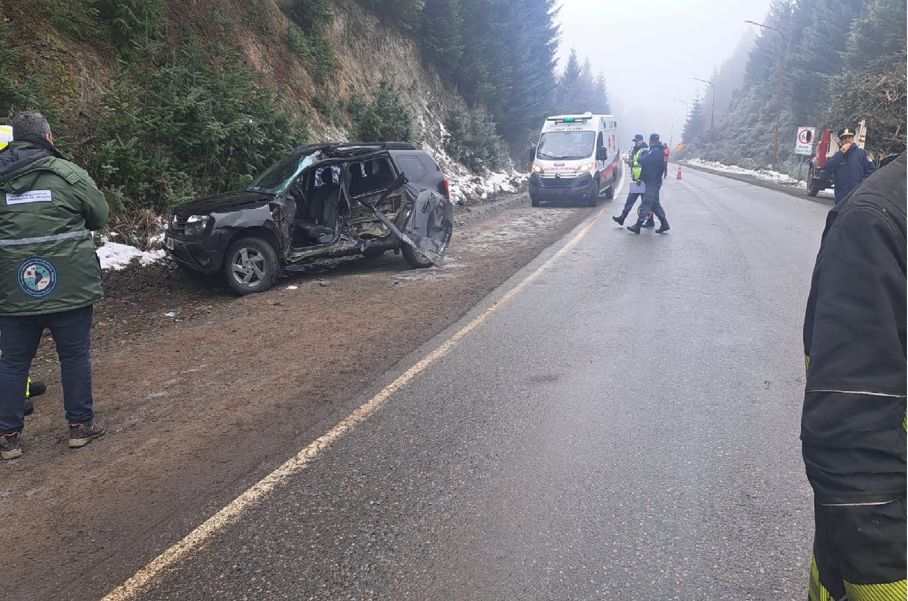 Un hombre en grave estado luego de chocar contra un camión sobre Ruta 40 en Villa la Angostura (Foto: gentileza)