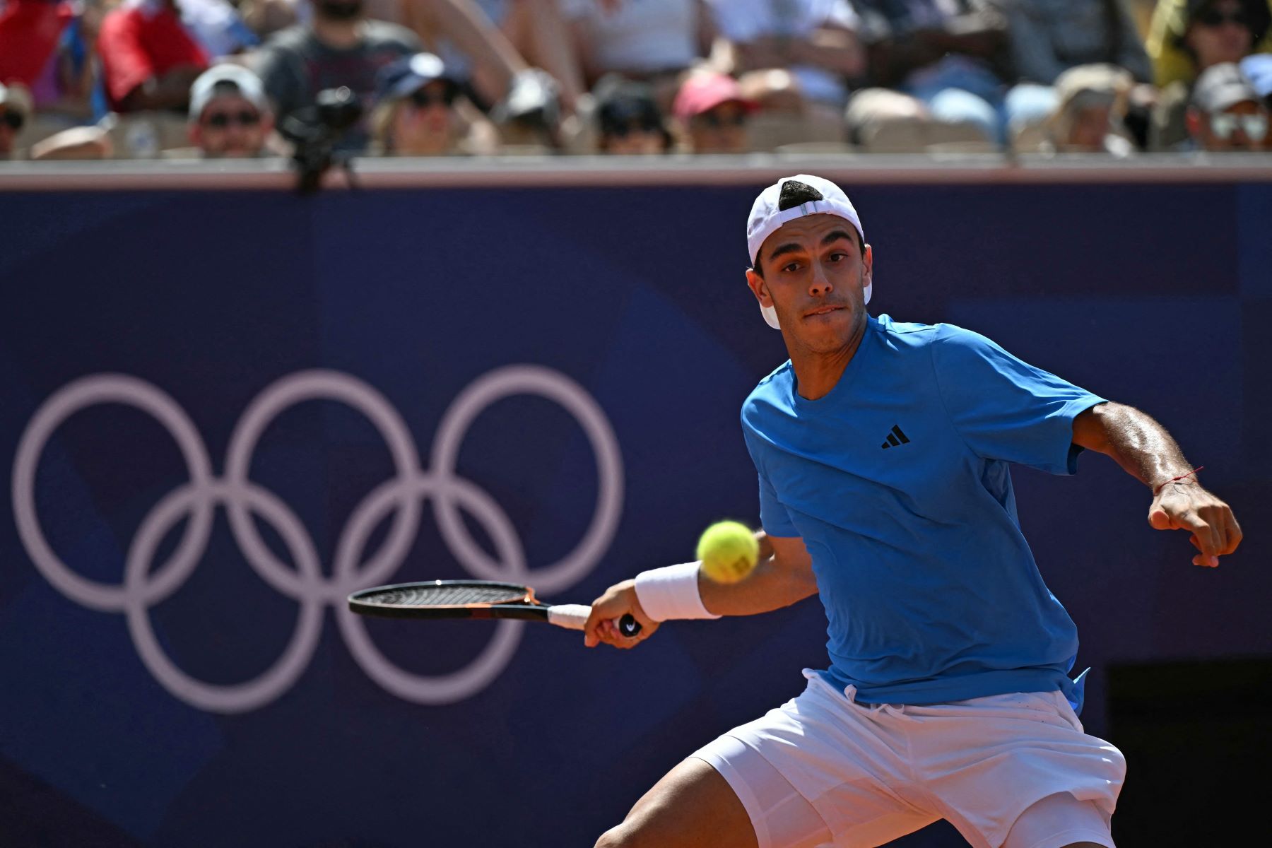 Francisco Cerúndolo metió  una gran victoria en París y está en la tercera ronda. (AFP)