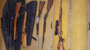 Durante un allanamiento por amenazas en San Antonio Oeste, secuestran gran cantidad de armas y municiones