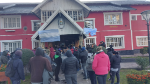 Tensión en el municipio de Junín de los Andes: trabajadores retomarán el reclamo por salarios este viernes