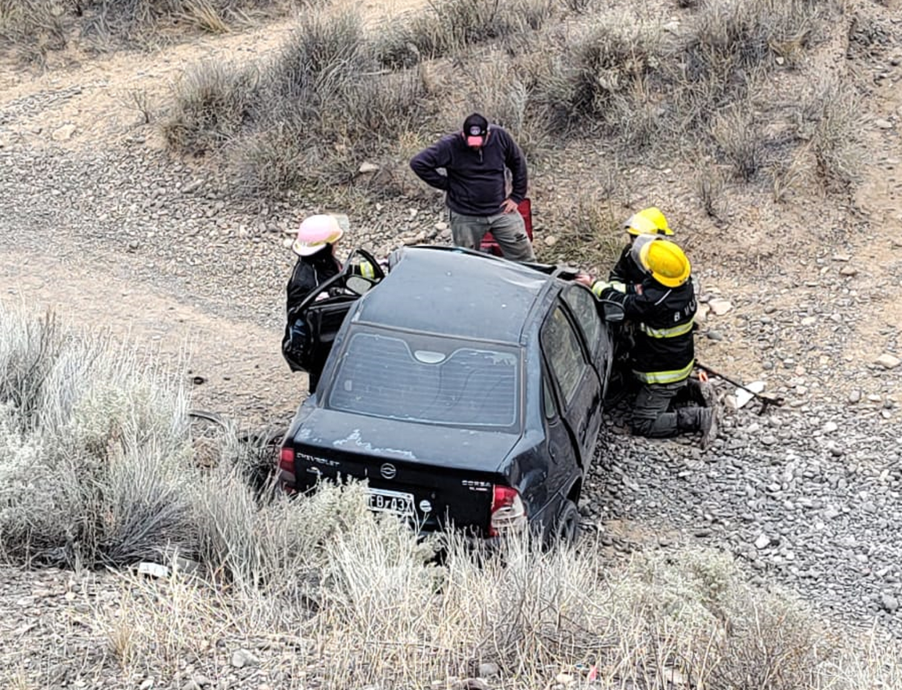 Vuelco sobre la Ruta 70, cerca de Cinco Saltos. Foto: gentileza