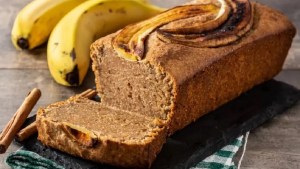 Budín liviano de banana y yogur facilísimo