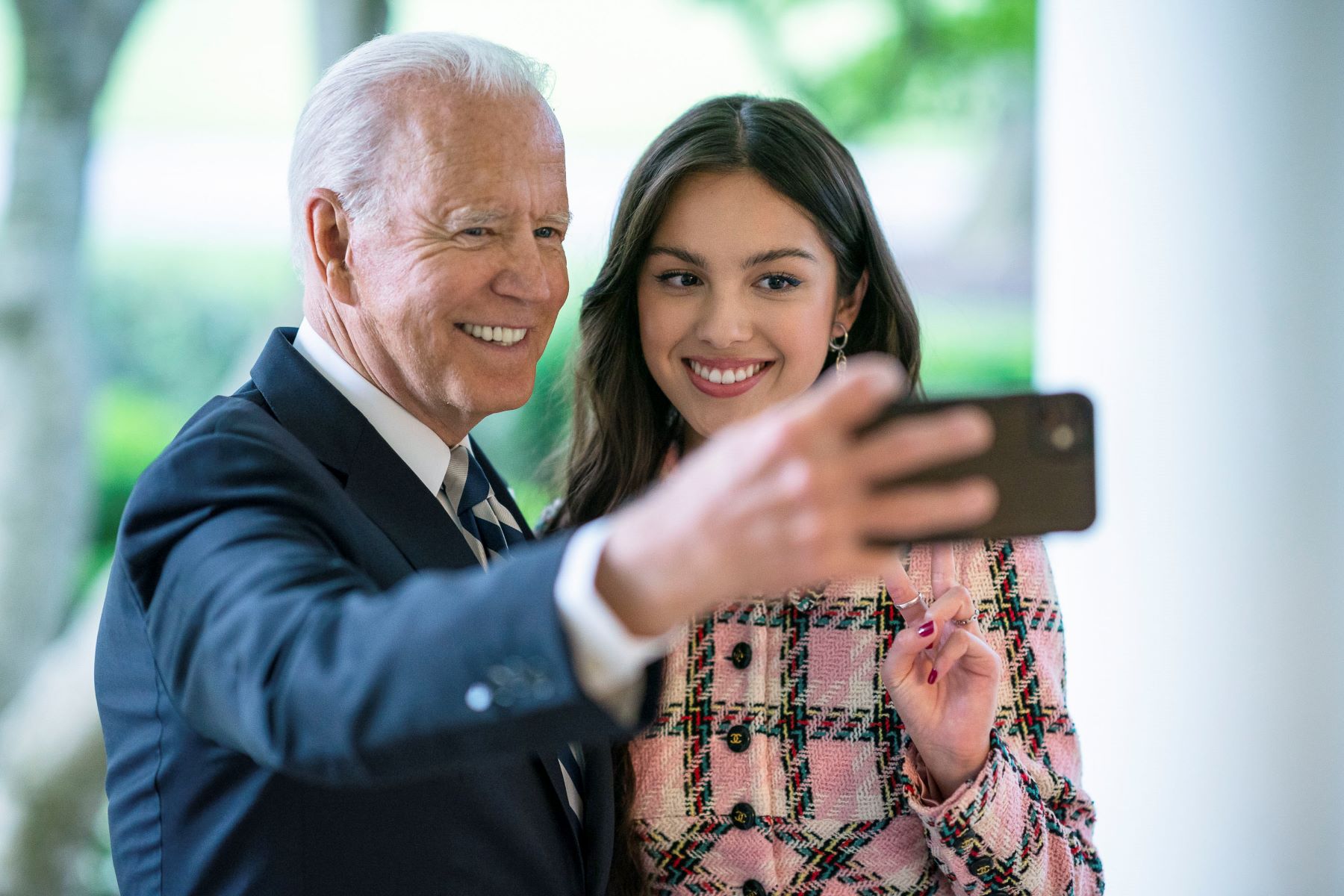 Joe Biden se bajó de la candidatura por su segundo mandato en Estados Unidos y los demócratas deberán elegir a su sucesor para enfrentar a Trump.  (Official White House Photo by Adam Schultz).